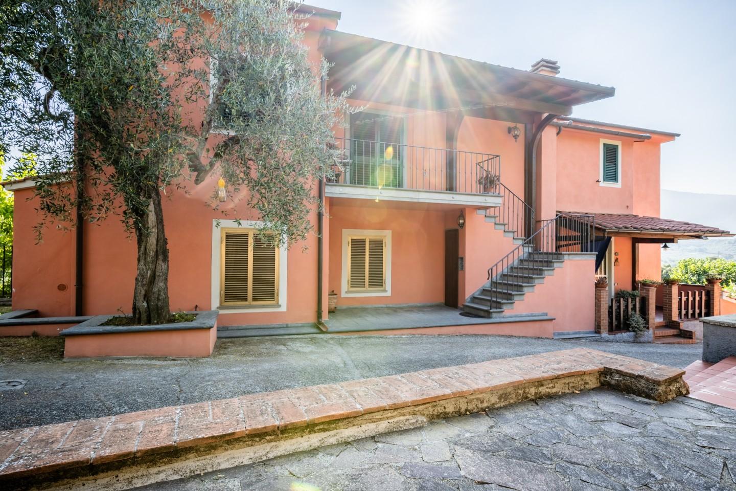 Appartamento con giardino a Calci