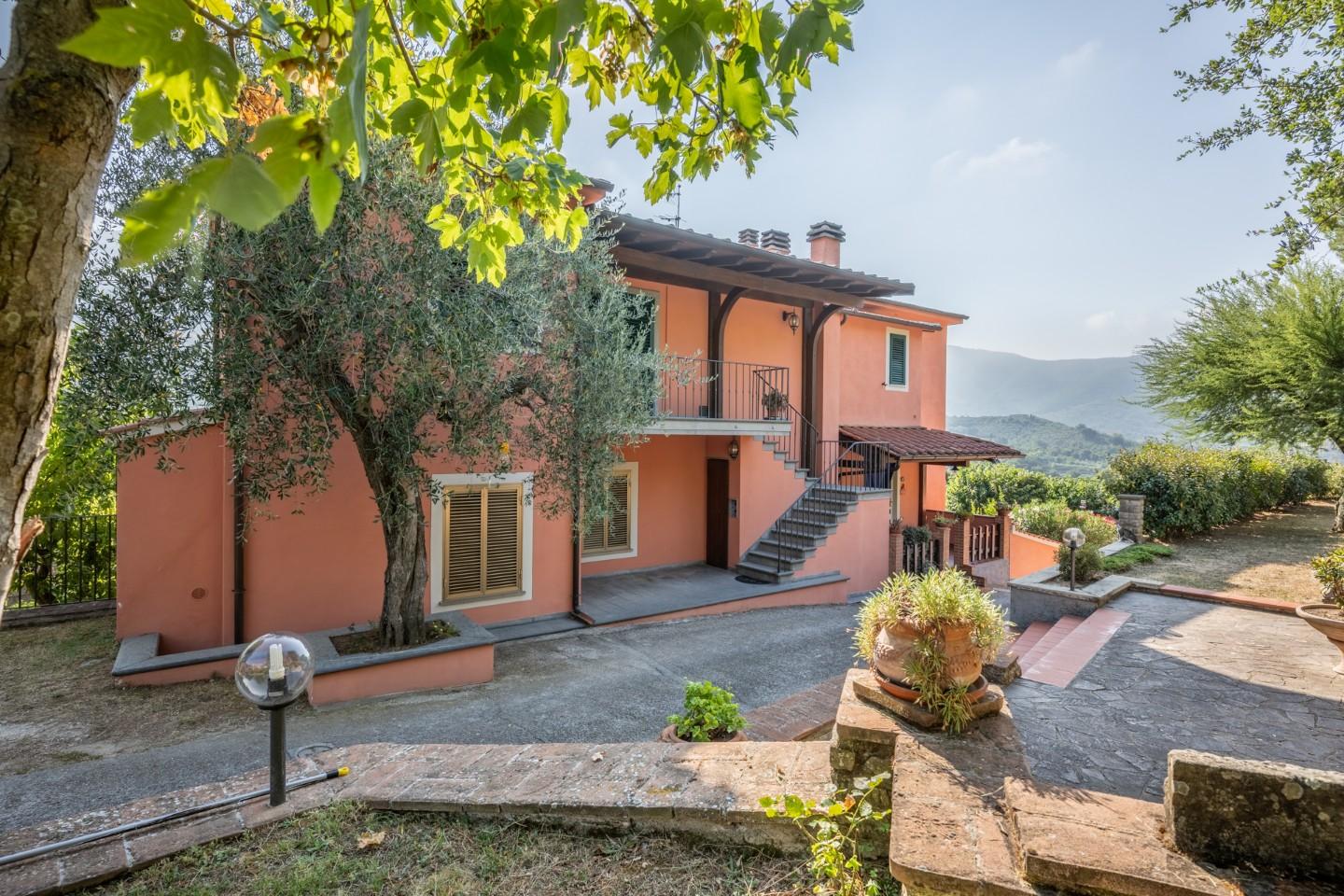 Appartamento con giardino a Calci