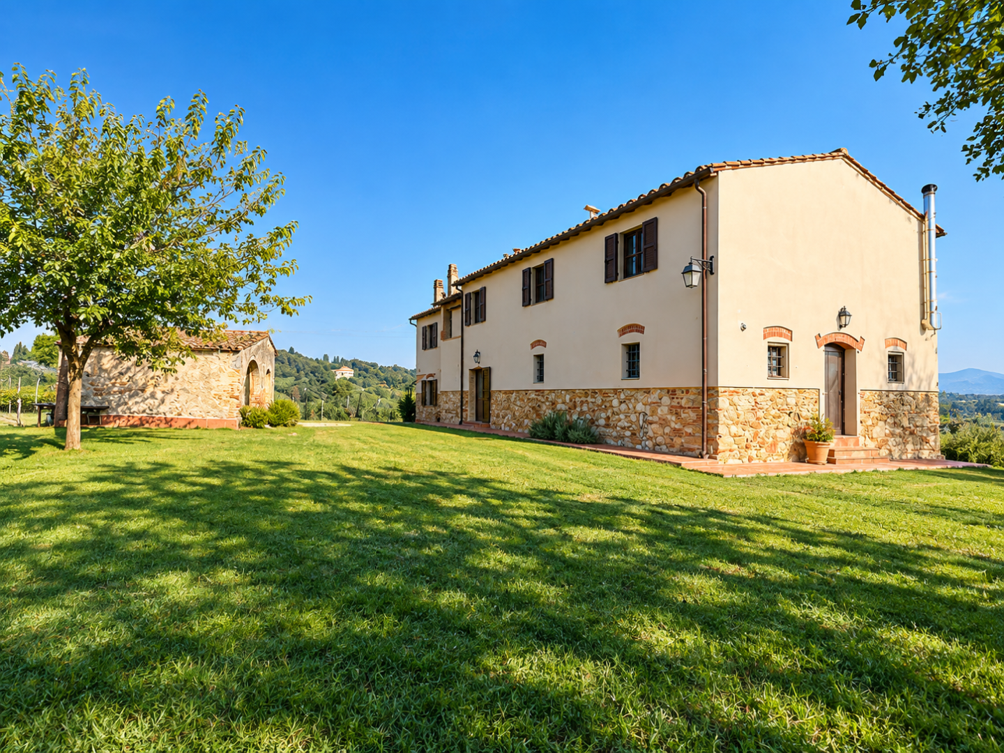 Rustico con giardino a Fauglia
