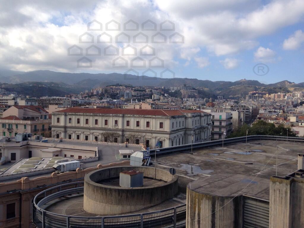 Trilocale con terrazzo in via magazzini generali, Messina