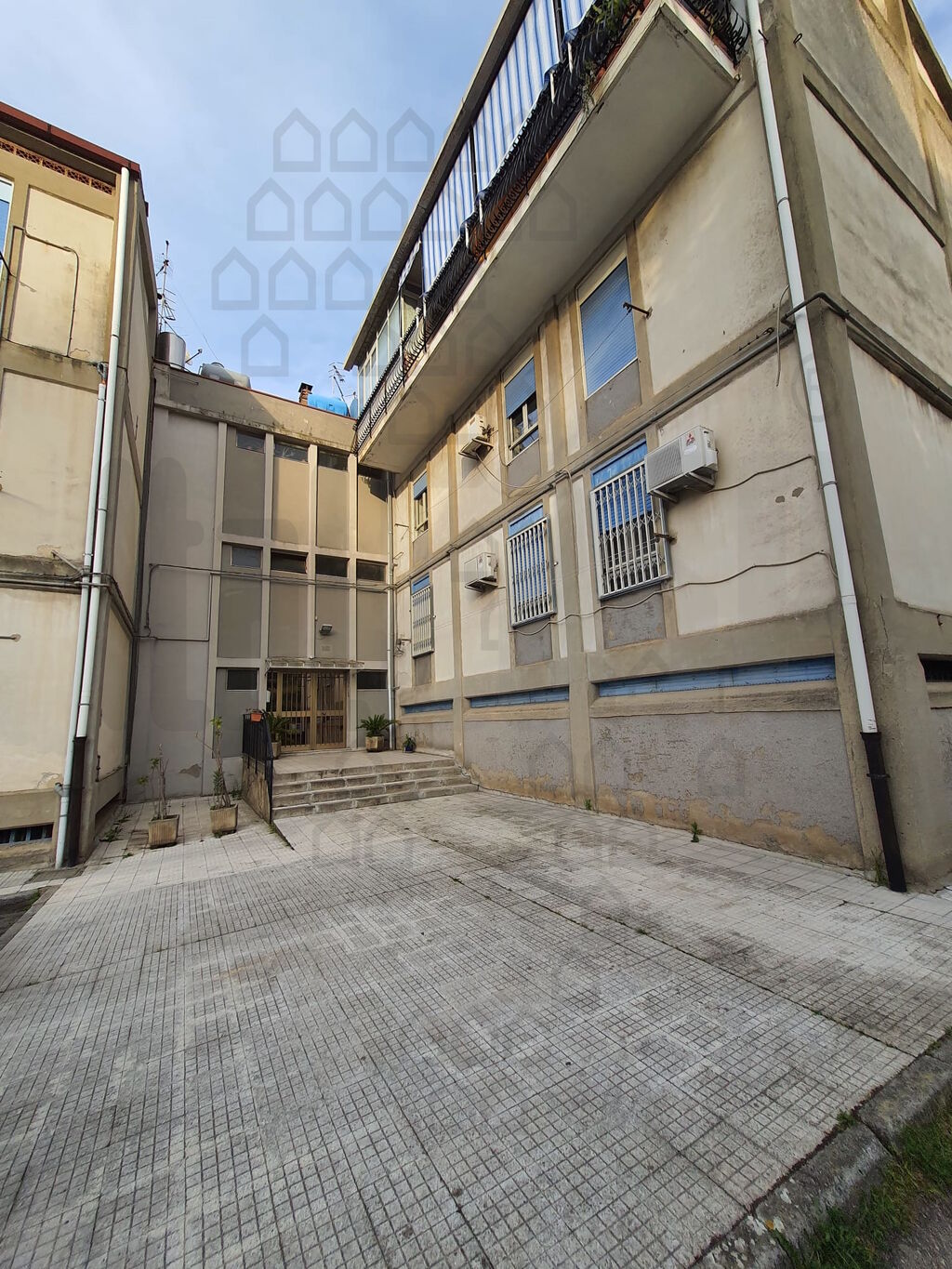 Quadrilocale in vendita in via don lorenzo milani case gescal, Messina