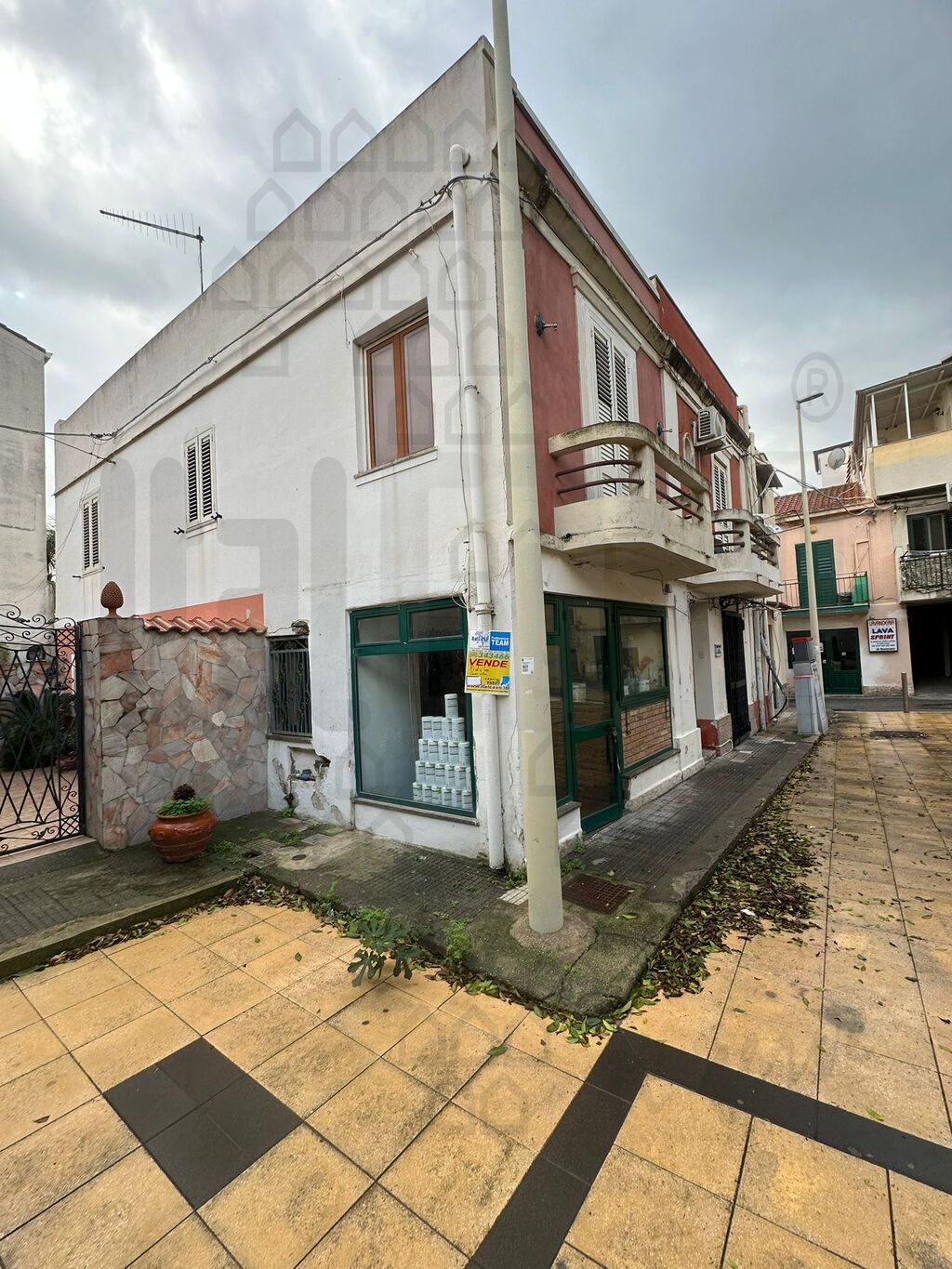 Negozio con giardino in via nazionale briga marina 6, Messina