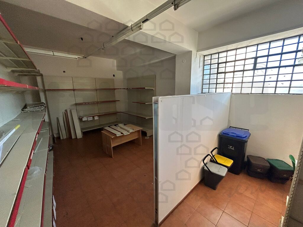 Negozio in vendita in via la farina, Messina