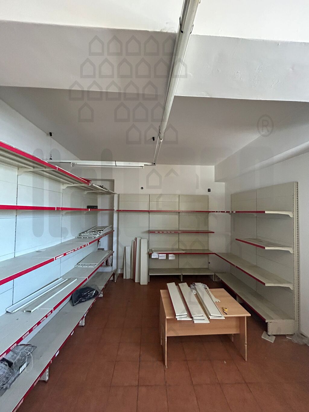 Negozio in vendita in via la farina, Messina