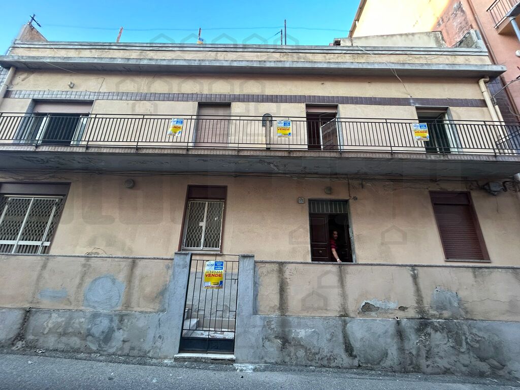 Villa con terrazzo in via comunale santo, Messina