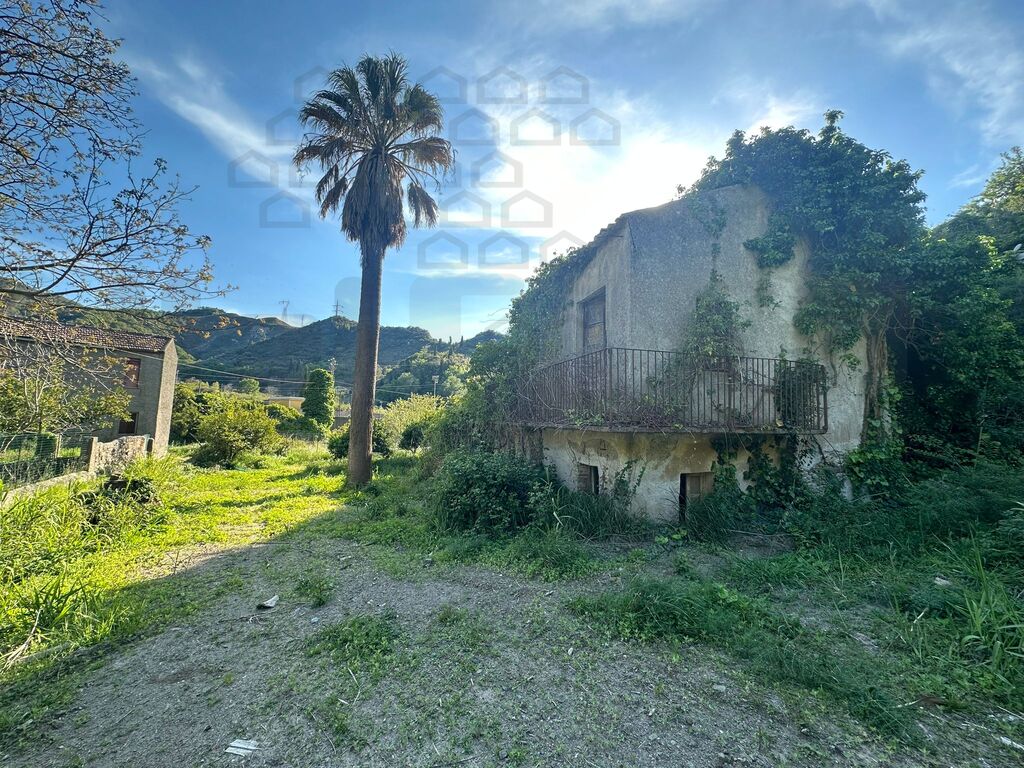 Villa con giardino in via casile, Saponara