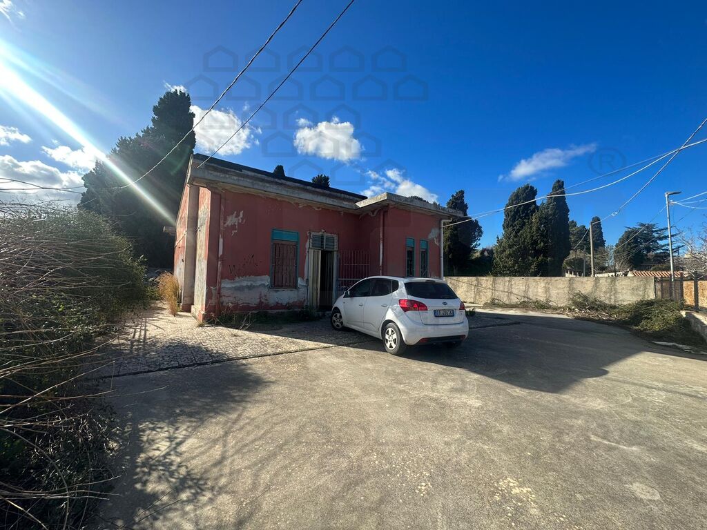 Villa con giardino in contrada locanda 4, Messina