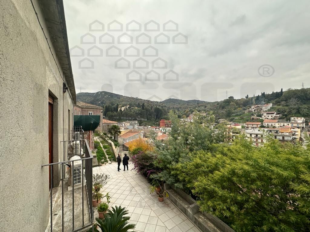 Villa con giardino in via gigante, Villafranca Tirrena