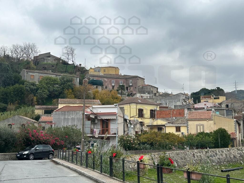 Villa con giardino in via gigante, Villafranca Tirrena