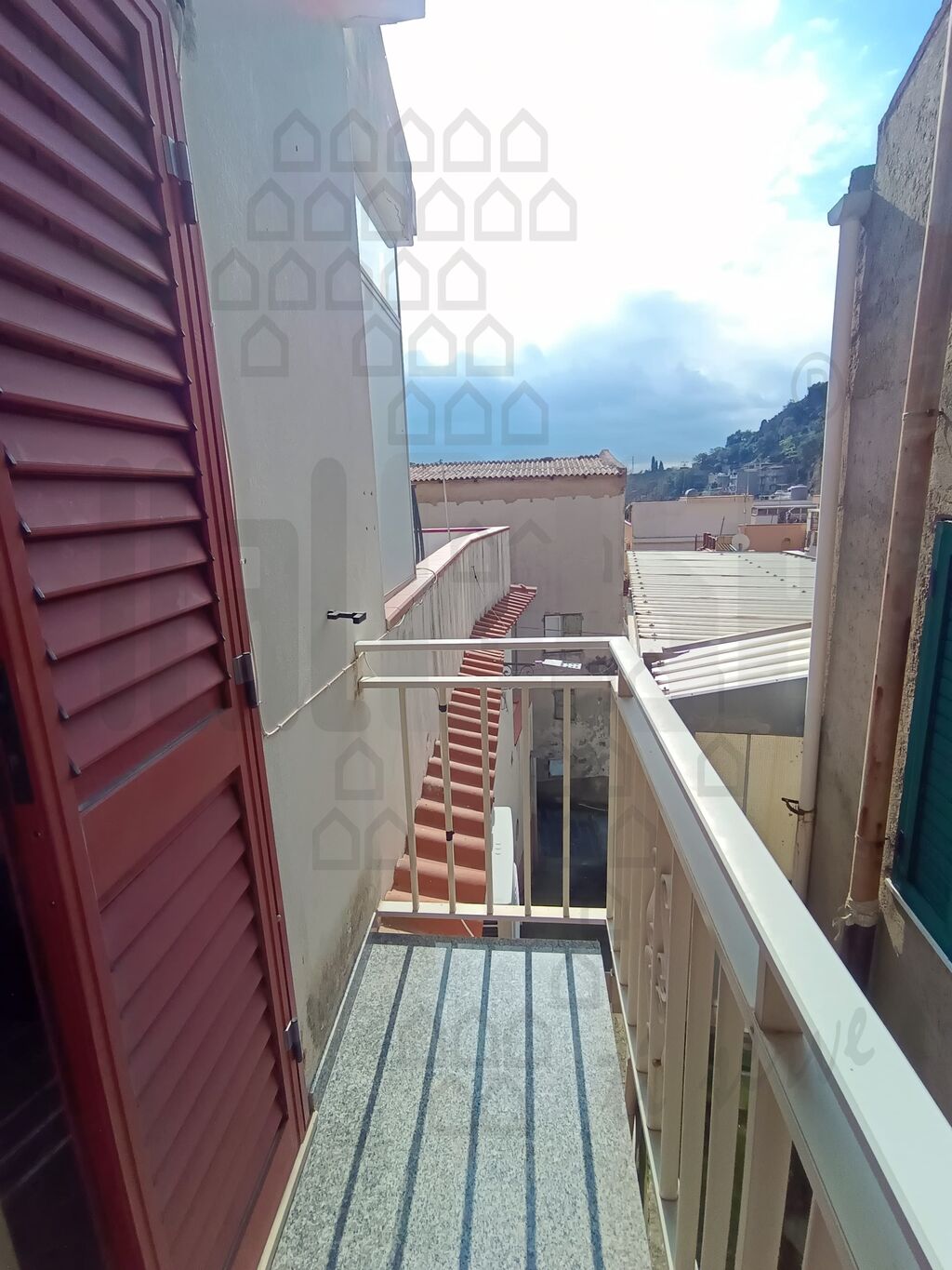 Villa con terrazzo in via marodda, Messina