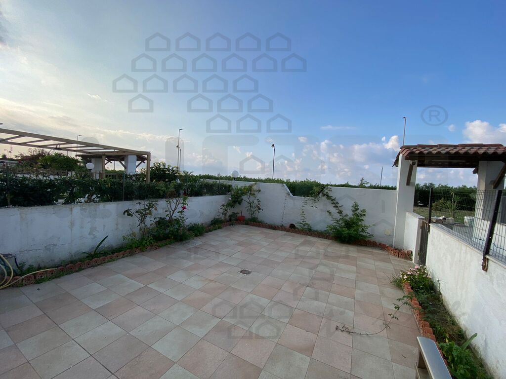 Villa con giardino in lungomare nauloco, Venetico