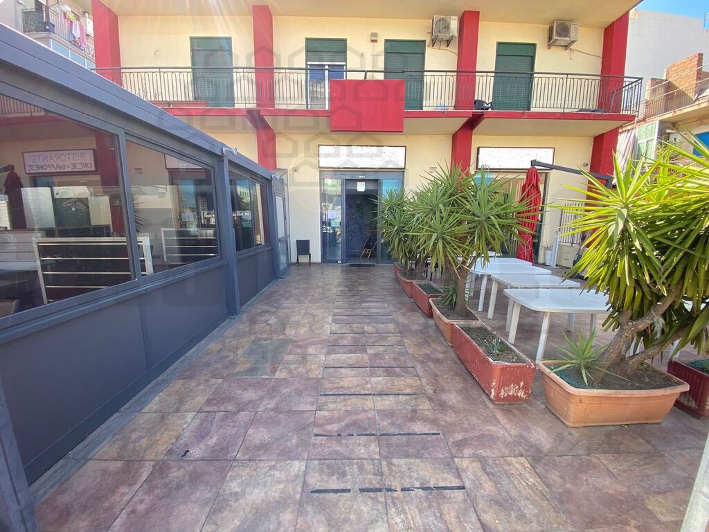 Attivit� commerciale con terrazzo in ss 114, Messina