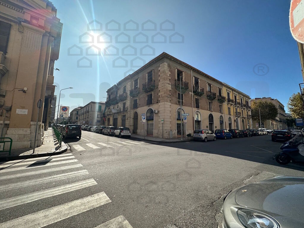 Posto auto coperto in affitto in via giordano bruno, Messina