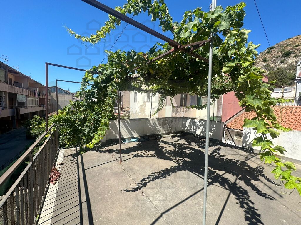 Villa con giardino in santa margherita, Messina
