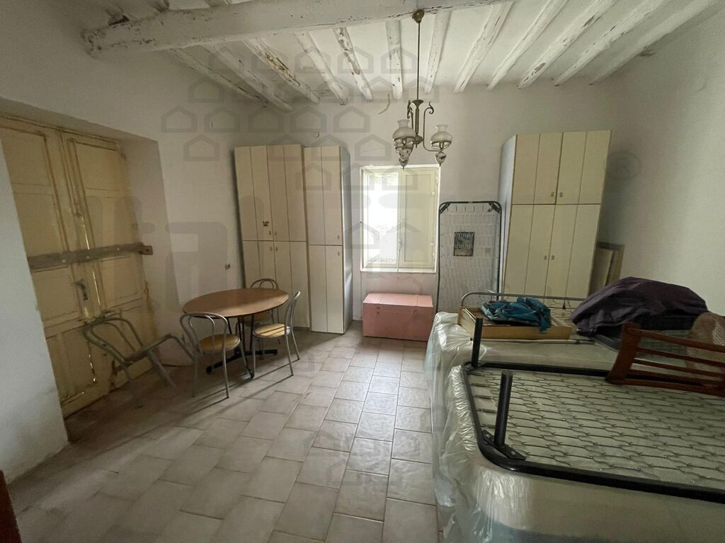 Bilocale da ristrutturare a Malfa