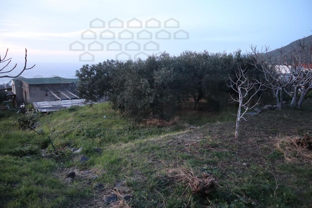 Bilocale da ristrutturare a Malfa