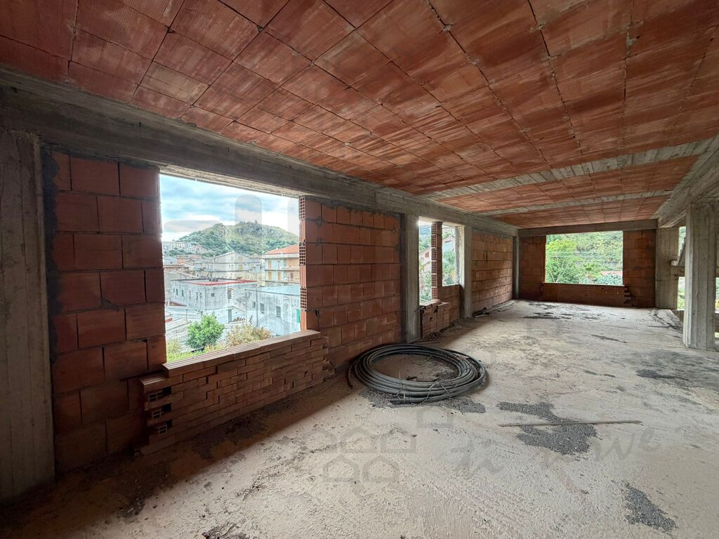 Appartamento con giardino in via roma, Francavilla di Sicilia