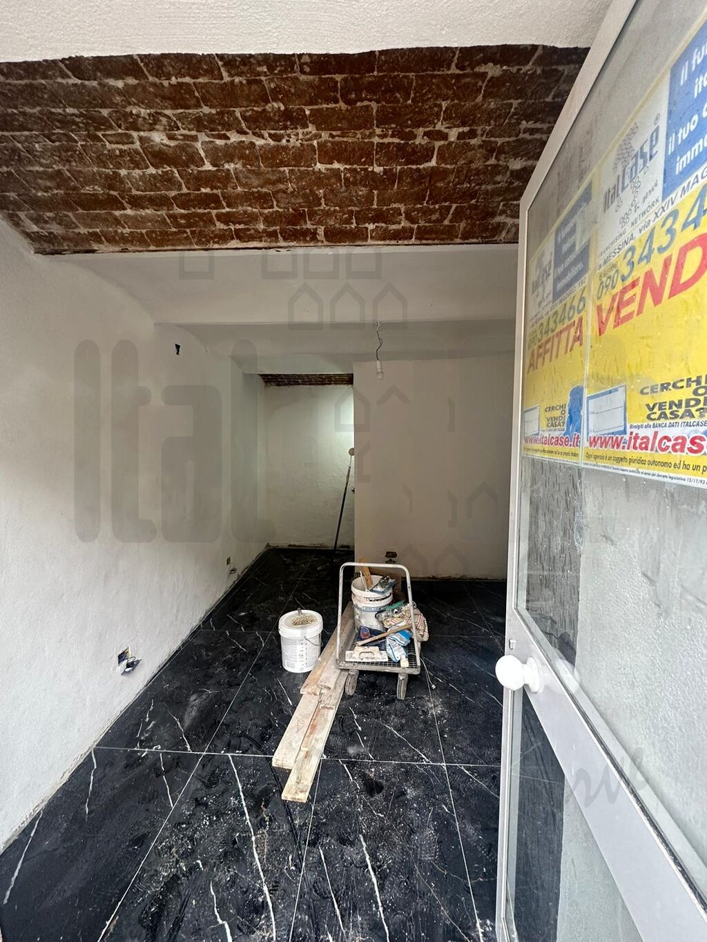 Negozio in vendita in via consolare valeria, Messina