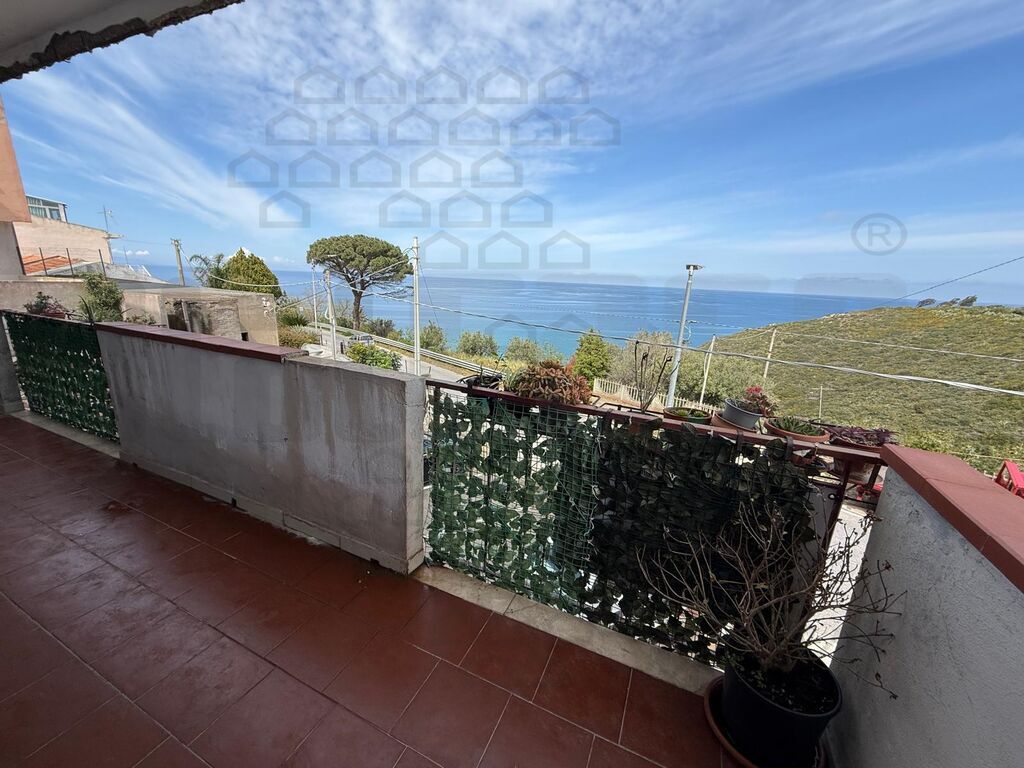 Quadrilocale con giardino in sparta, Messina