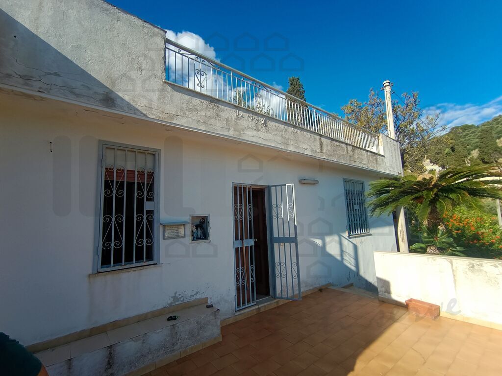 Villa con giardino in via rota 98132 mili san marco, Messina