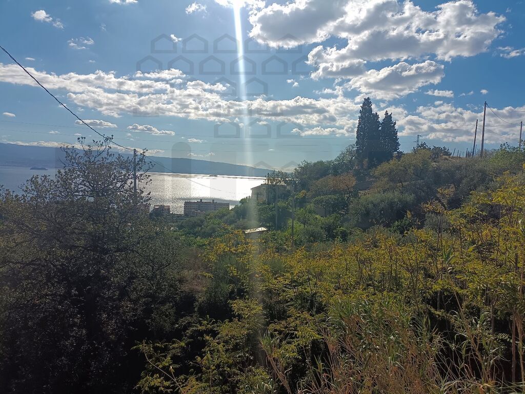 Villa con giardino in via rota 98132 mili san marco, Messina