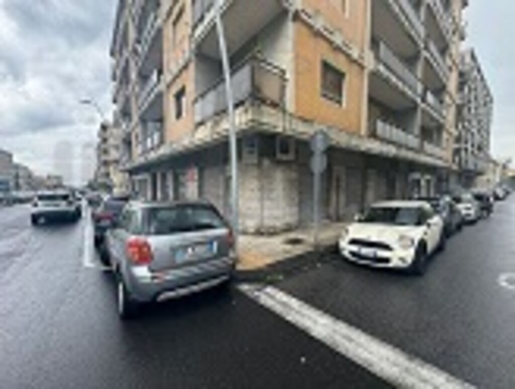 Attivit� commerciale in vendita in viale europa 83, Messina