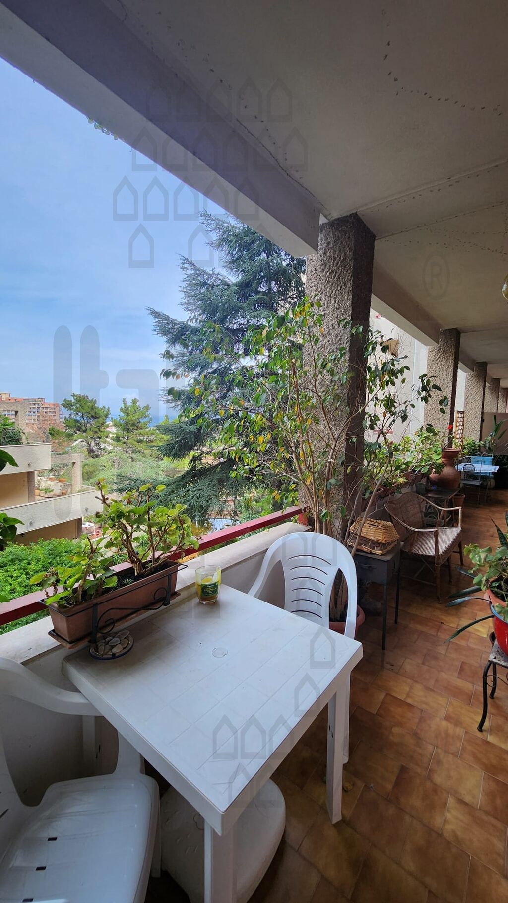 Appartamento con terrazzo in via ducezio, Messina