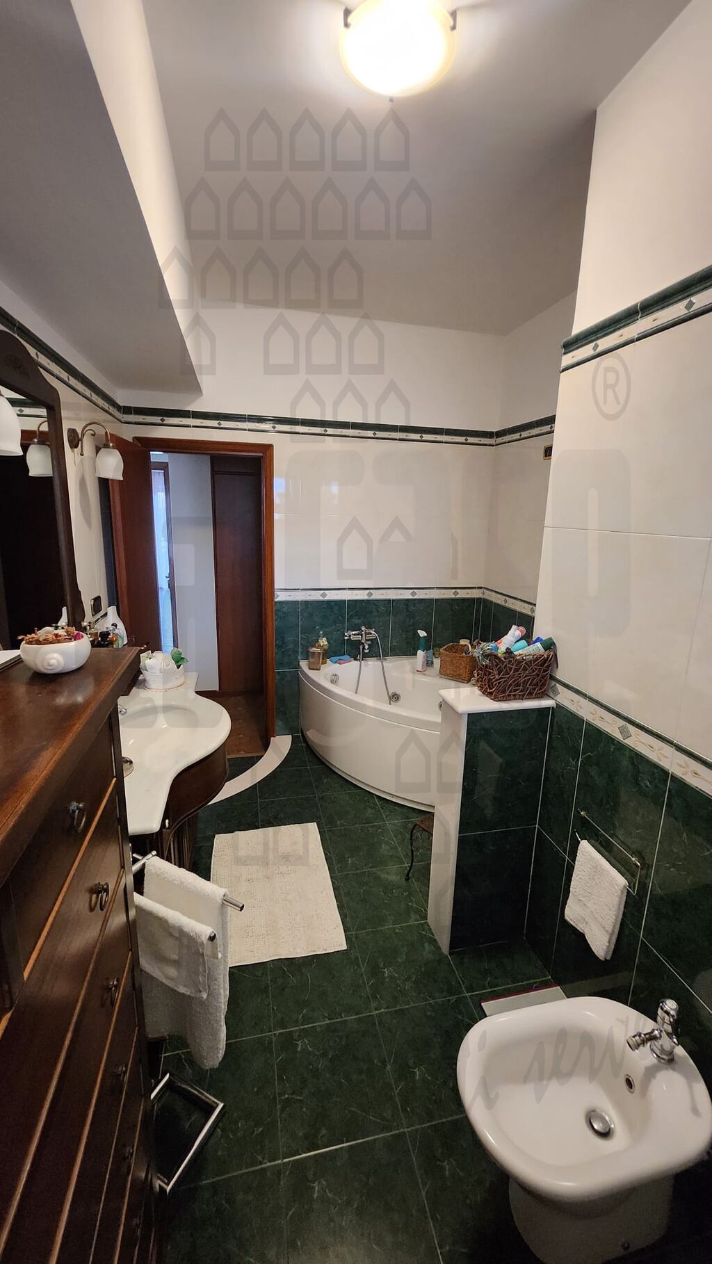 Appartamento con terrazzo in via ducezio, Messina