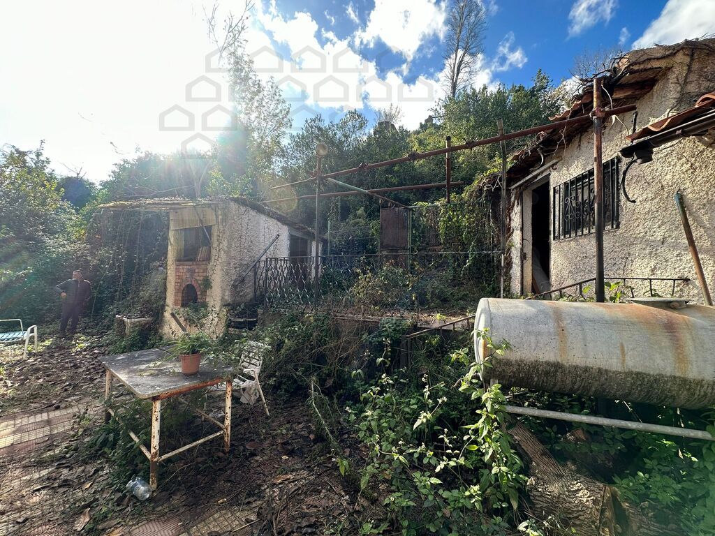 Villa con giardino in scarcelli, Rometta