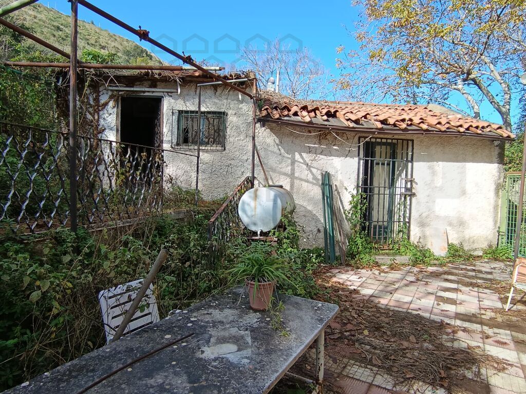 Villa con giardino in scarcelli, Rometta