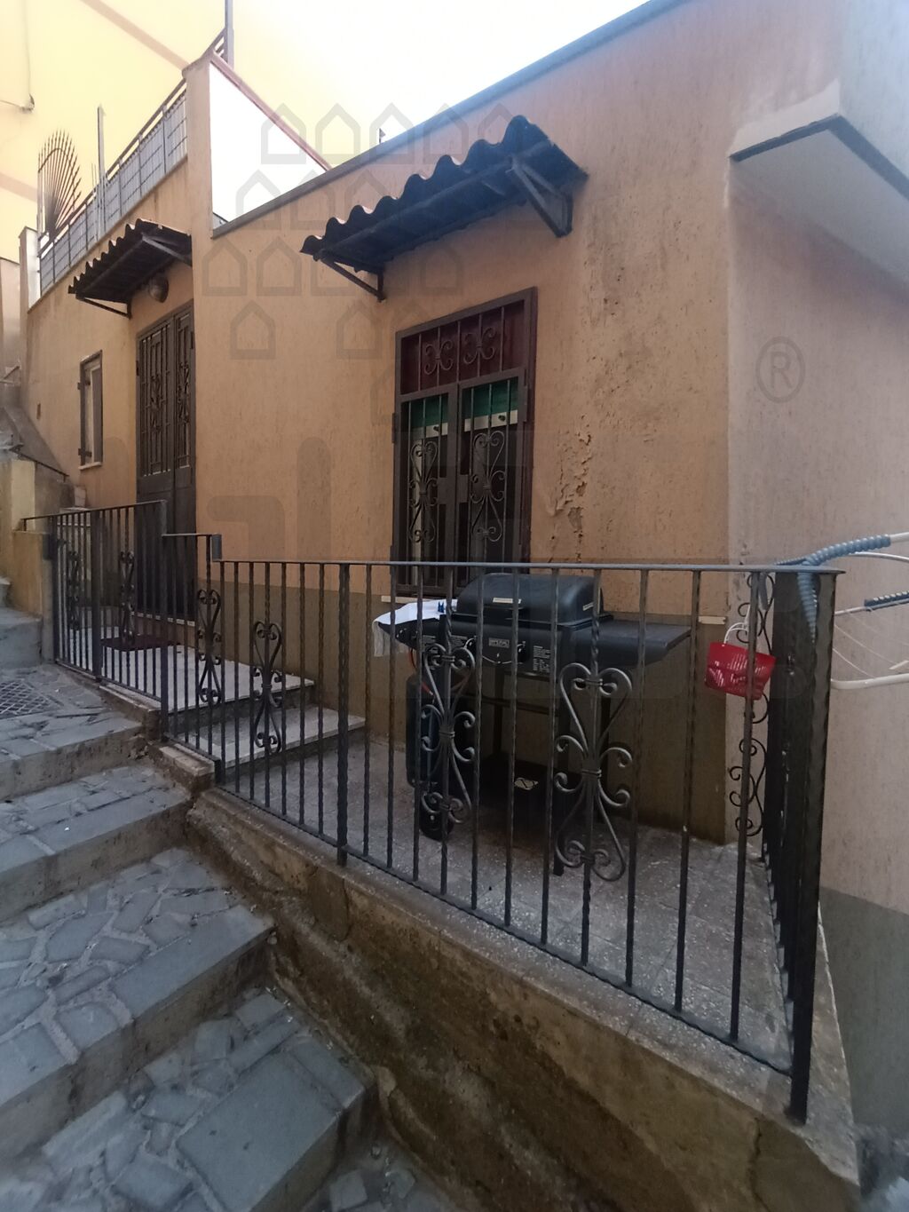 Villa con terrazzo in via mili san marco, Messina