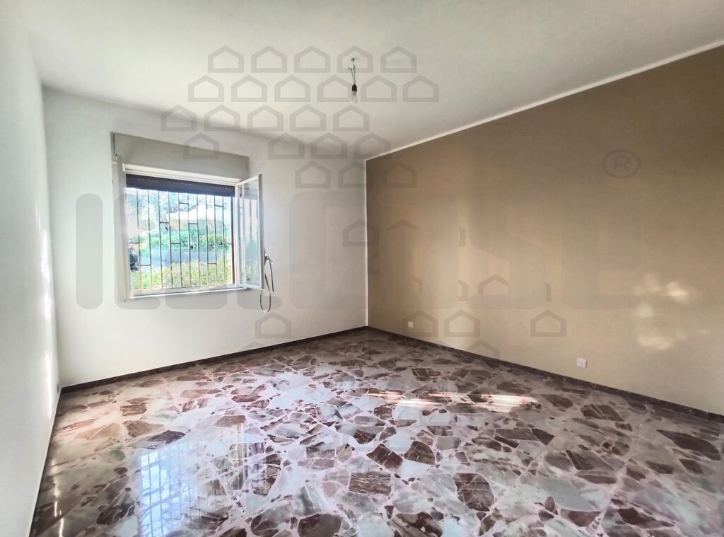 Villa con giardino in contrada capillieri - mezzana, Messina