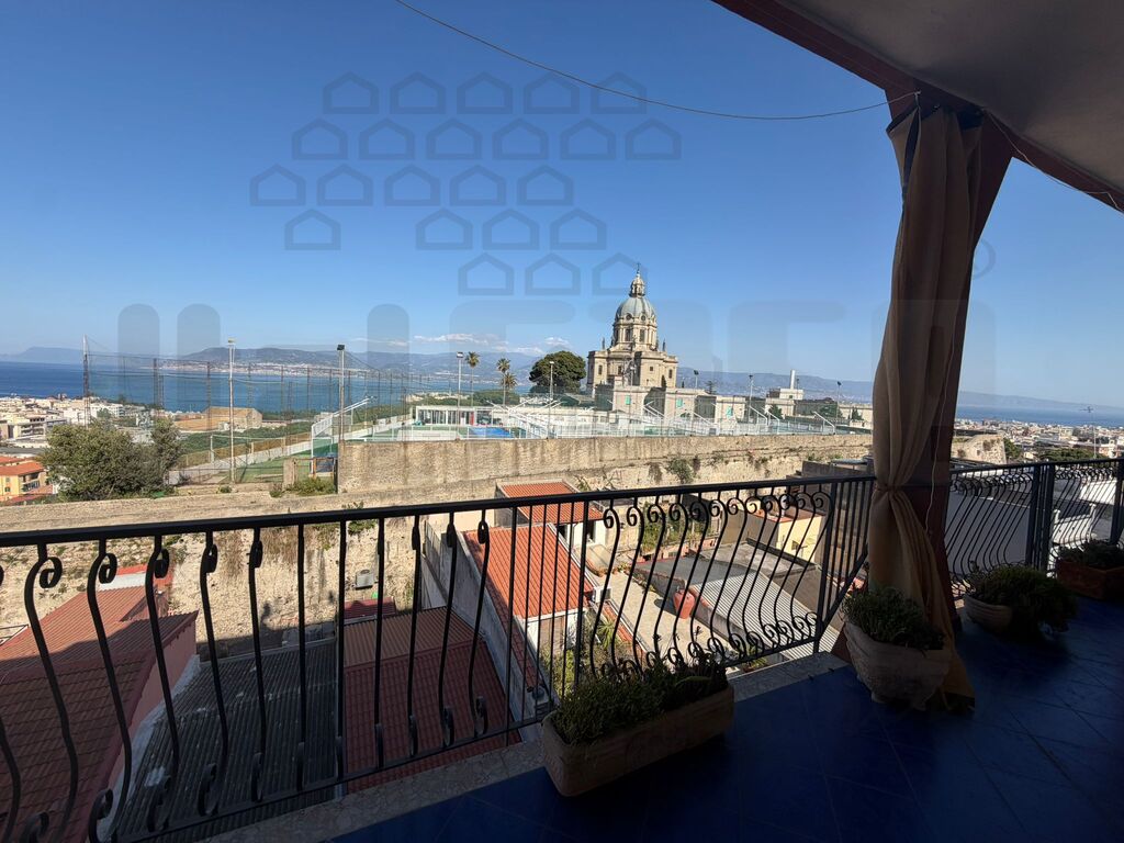 Appartamento vista mare in via grattoni, Messina