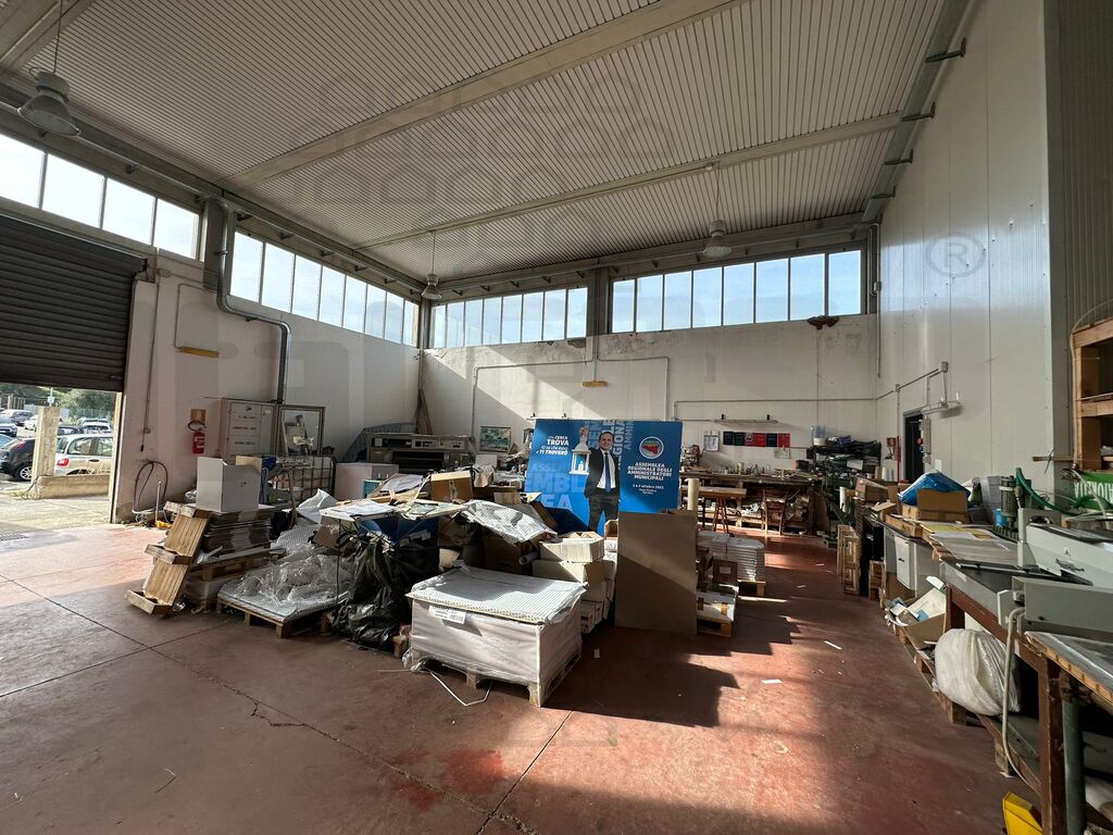 Attivit� commerciale con giardino a Villafranca Tirrena
