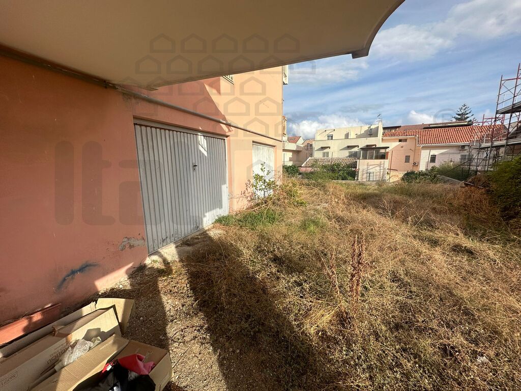 Posto auto coperto in vendita in ss 114 mili marina, Messina