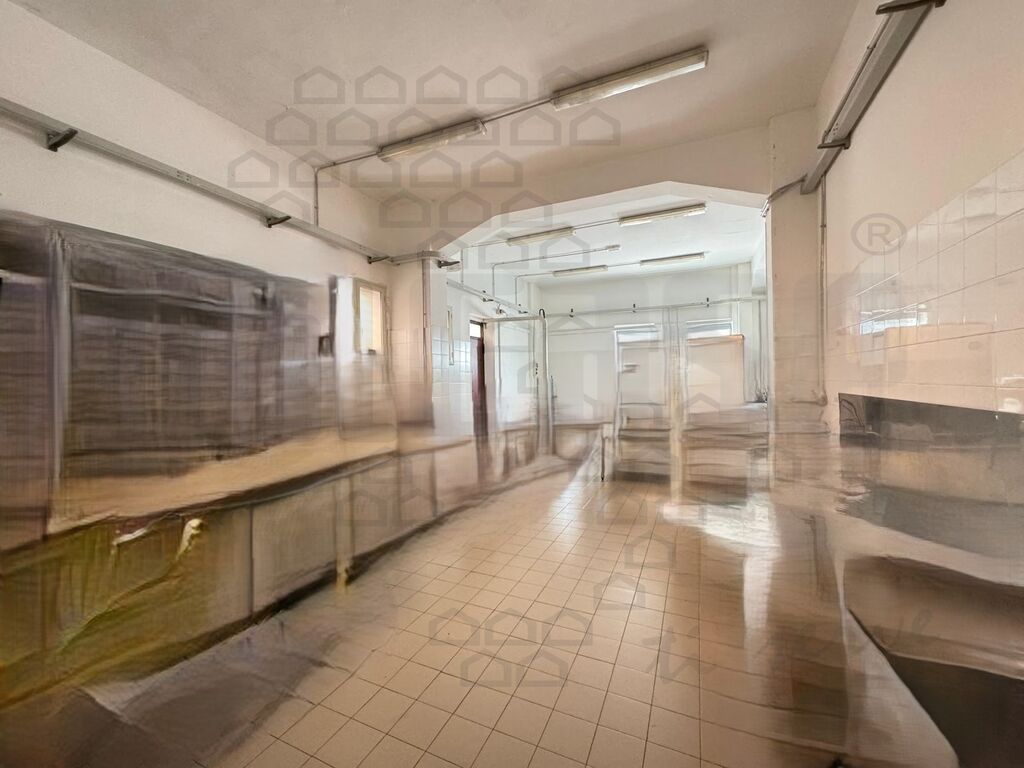 Attivit� commerciale in vendita in via cappellini n. 17, Messina