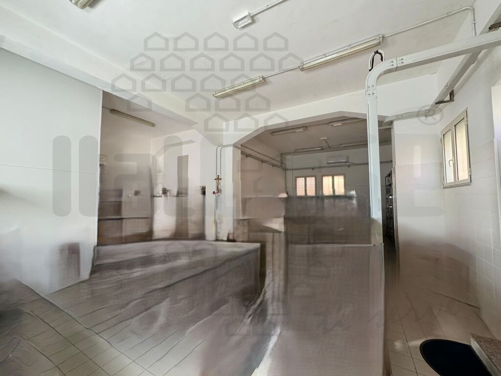 Attivit� commerciale in vendita in via cappellini n. 17, Messina