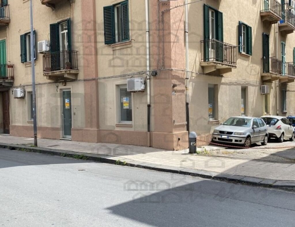 Attivit� commerciale in vendita in via xxiv maggio, Messina