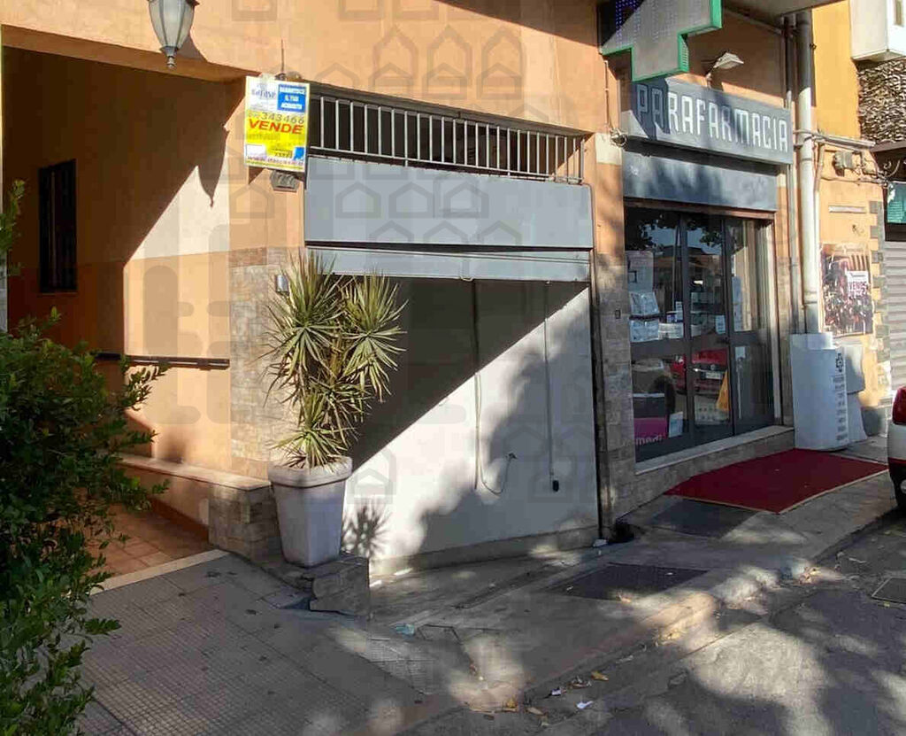 Posto auto coperto in vendita in via comunale camaro, Messina