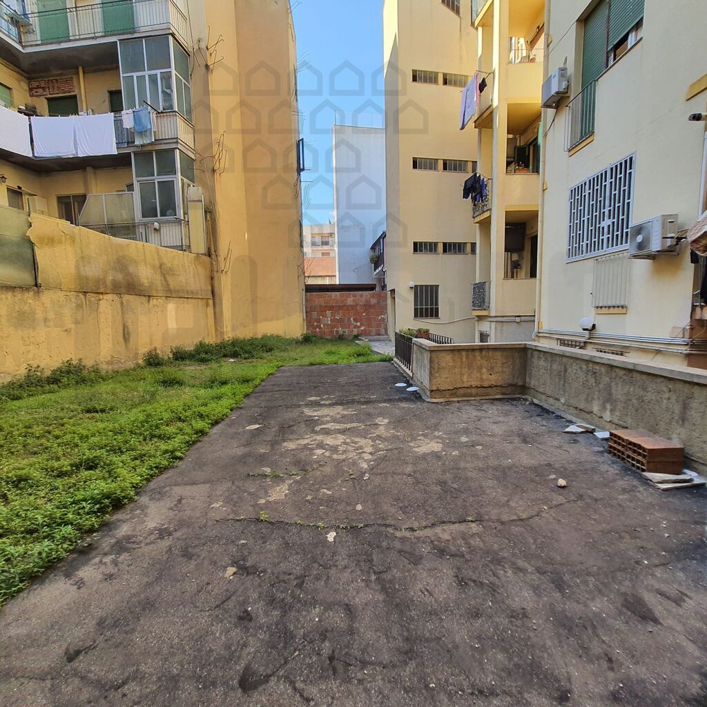 Bilocale con terrazzo in via cesare battisti, Messina