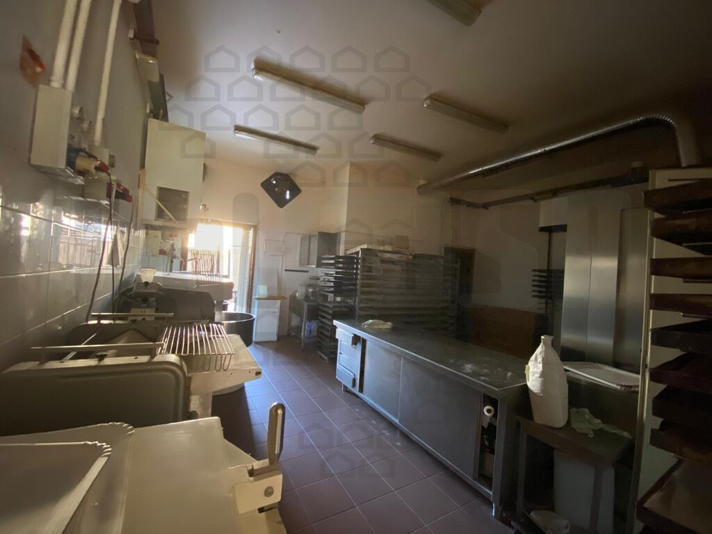 Attivit� commerciale con giardino in via comunale camaro 81, Messina