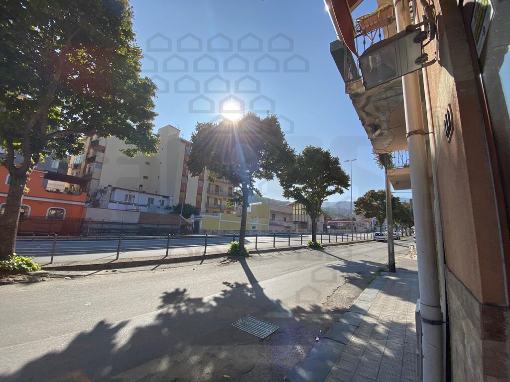 Attivit� commerciale con giardino in via comunale camaro 81, Messina