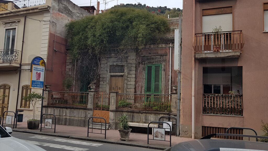 Villa con giardino in via roma, Itala