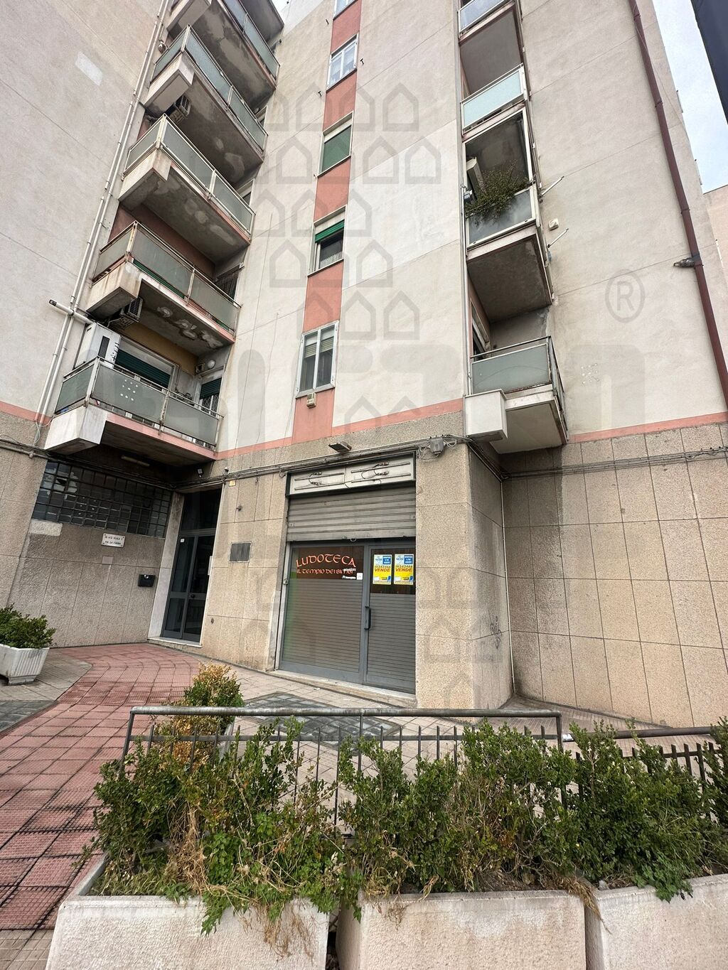 Negozio in vendita in via la farina giuseppe, Messina