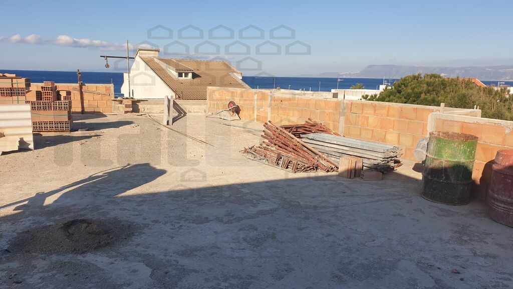 Trilocale con terrazzo in c.da cacciatore torre faro, Messina