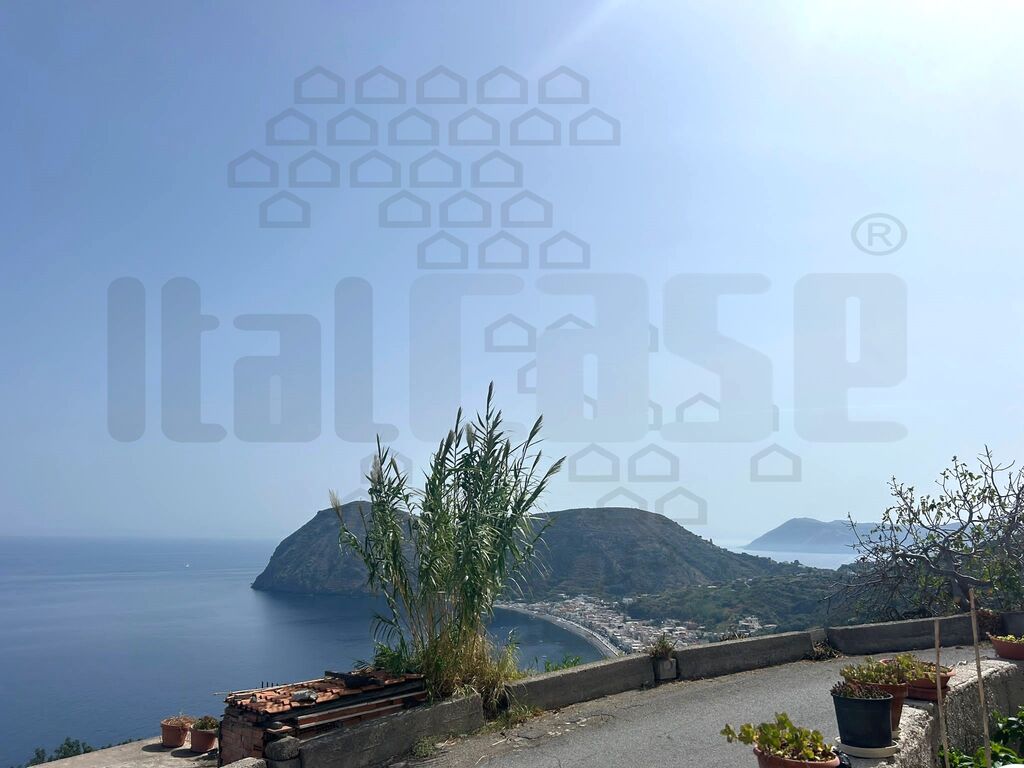 Villa con giardino in contrada troffa lipari, Lipari