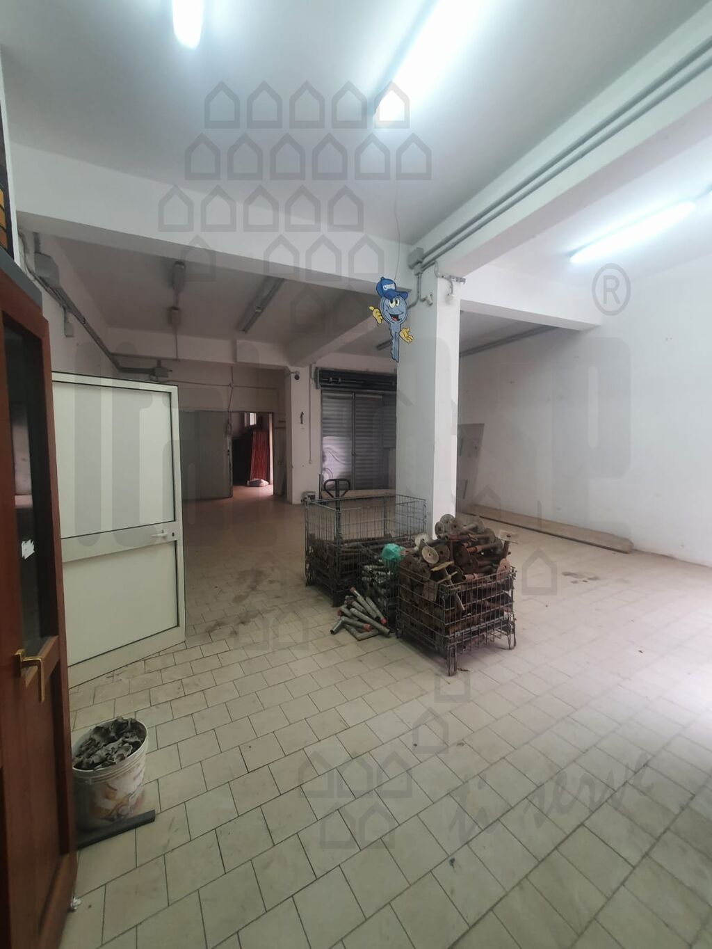 Negozio con giardino in via nazionale 13, Messina