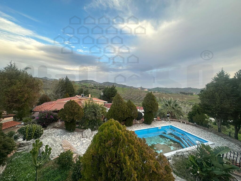 Villa con giardino a San Lorenzo