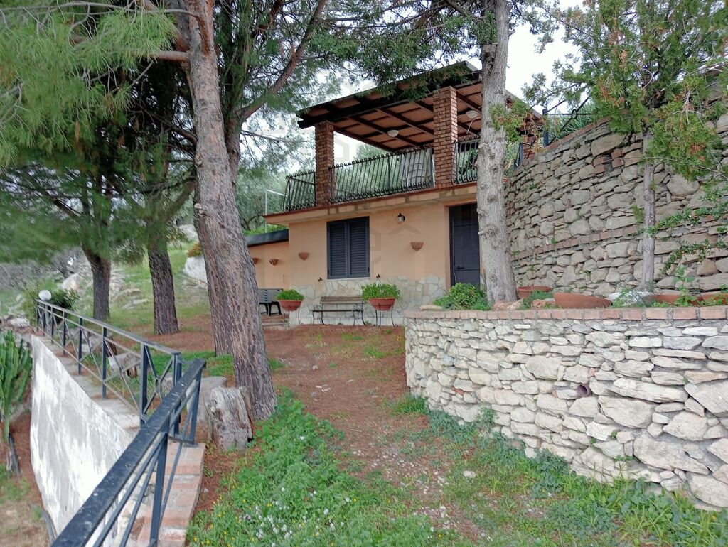 Villa con giardino a San Lorenzo