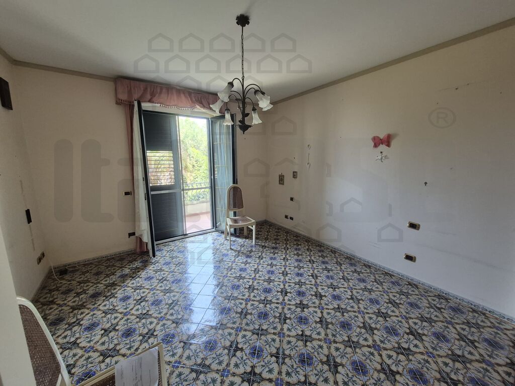 Villa con giardino in san saba, Messina